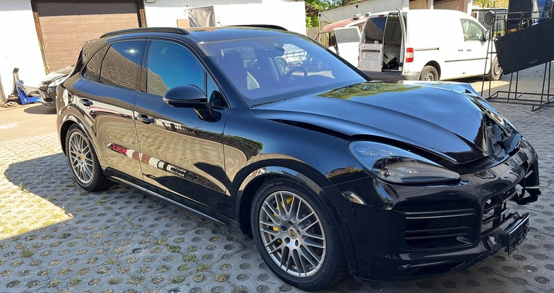 Porsche Cayenne cena 219000 przebieg: 72306, rok produkcji 2018 z Tłuszcz małe 301